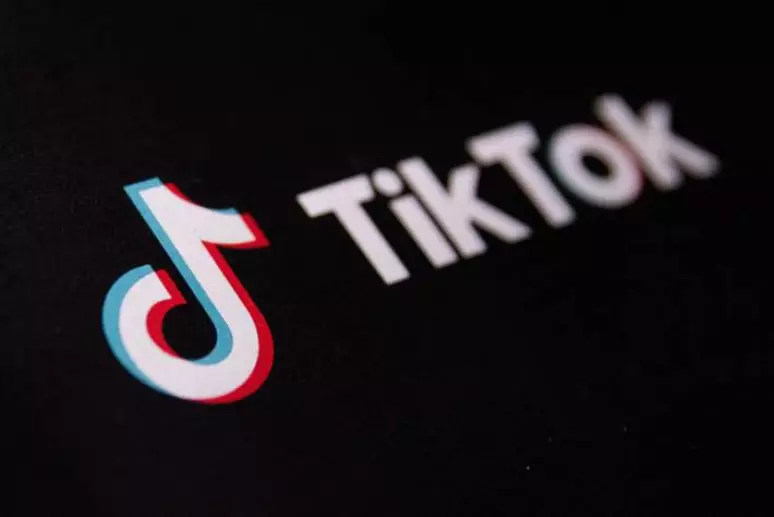 Imagem do logo da empresa TikTok e a palavra TikTok escrita