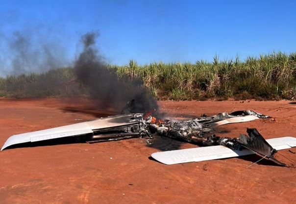 Imagem da aeronave que foi abatida, destruída no chão
