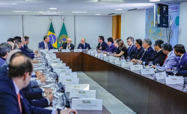 Congresso em reunião com o Lula
