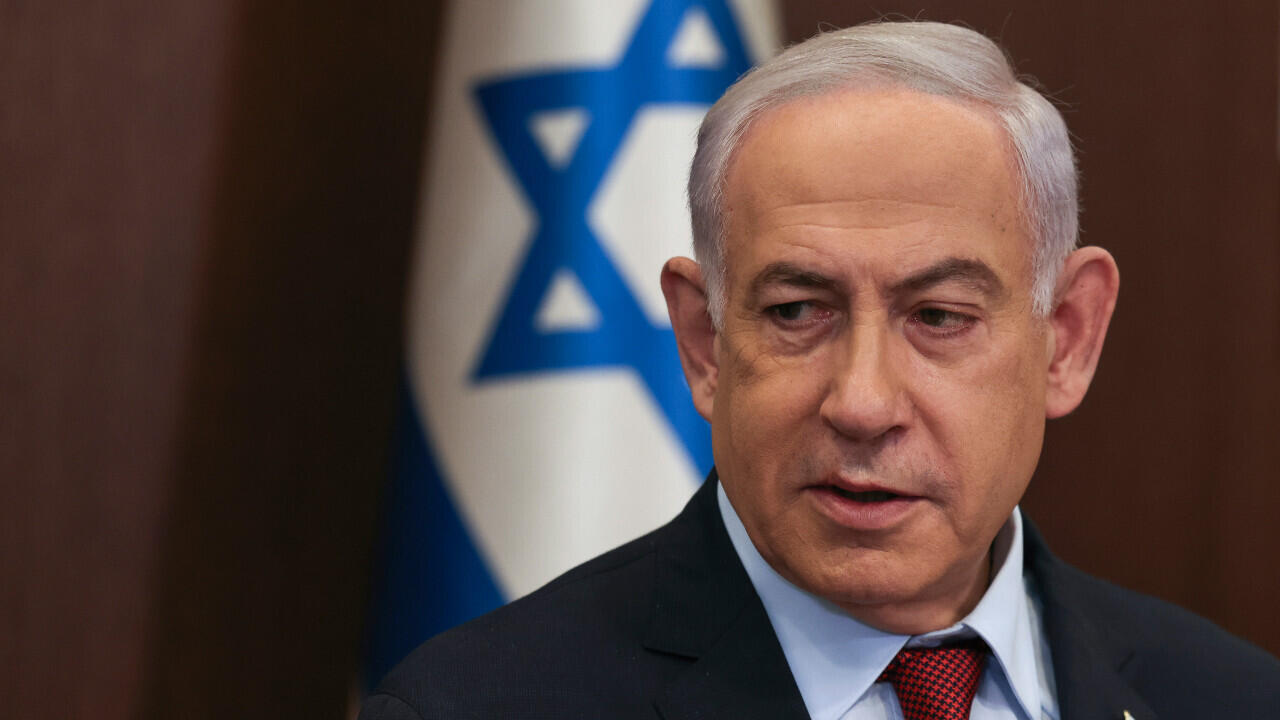 Netanyahu discursando em uma coletiva de imprensa