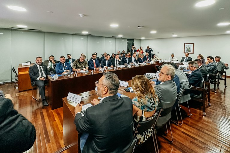 Ministros e representantes dos nove estados amazônicos e da região do Pantanal reunidos para traçar novas ações. Foto: Wagner Lopes / Casa Civil