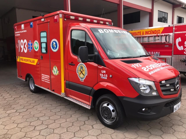 Imagem de ambulância do bombeiro