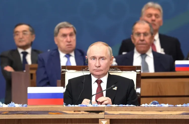 Putin propõe negociações de paz com a Ucrânia após 3 anos de guerra