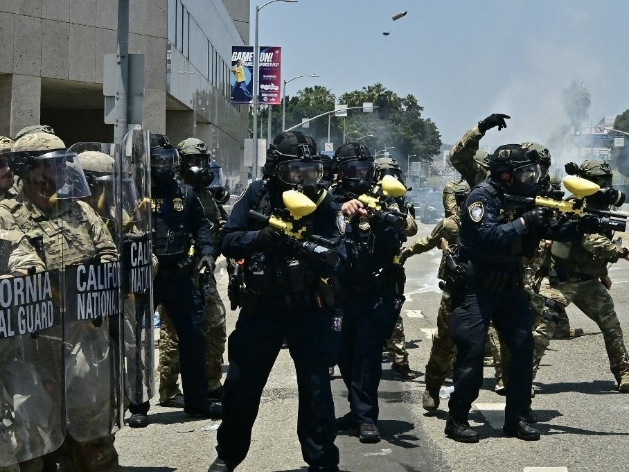 Trump mobiliza tropas e gasta R$ 750 milhões para conter protestos pró-imigração em Los Angeles