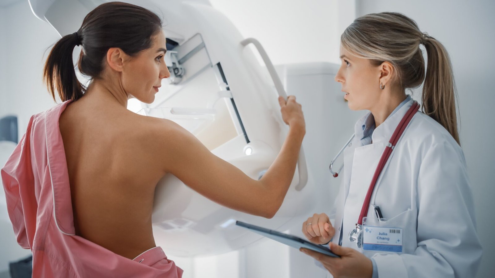 Brasil atinge apenas 1/3 da porcentagem de exames de mamografia recomendadas pela OMS em 2023 e 2024