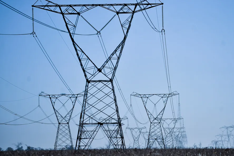 Governo publica MP com novo limite para subsídios da conta de luz
