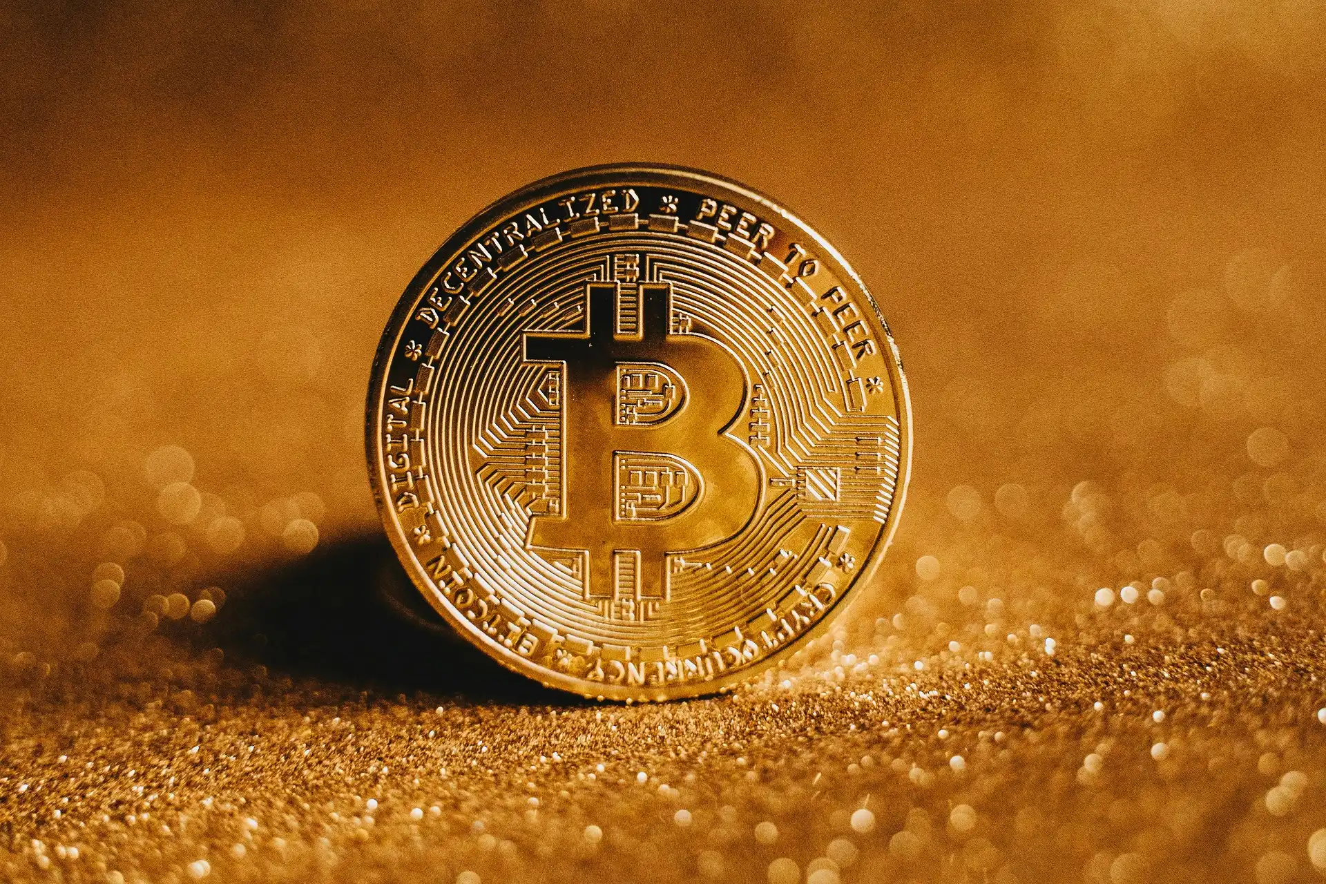 Bitcoin bate recorde histórico e ultrapassa US$ 124 mil pela primeira vez