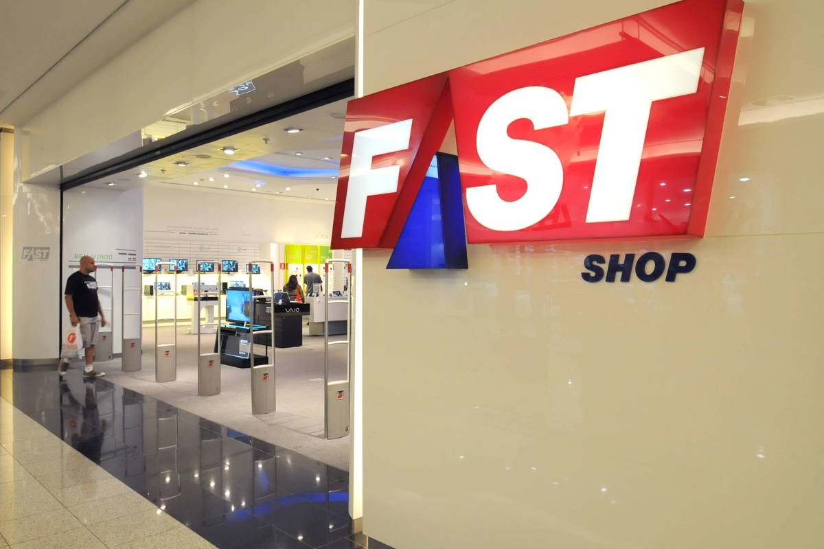 Fast Shop anuncia fechamento de 11 lojas e centro de distribuição em reestruturação