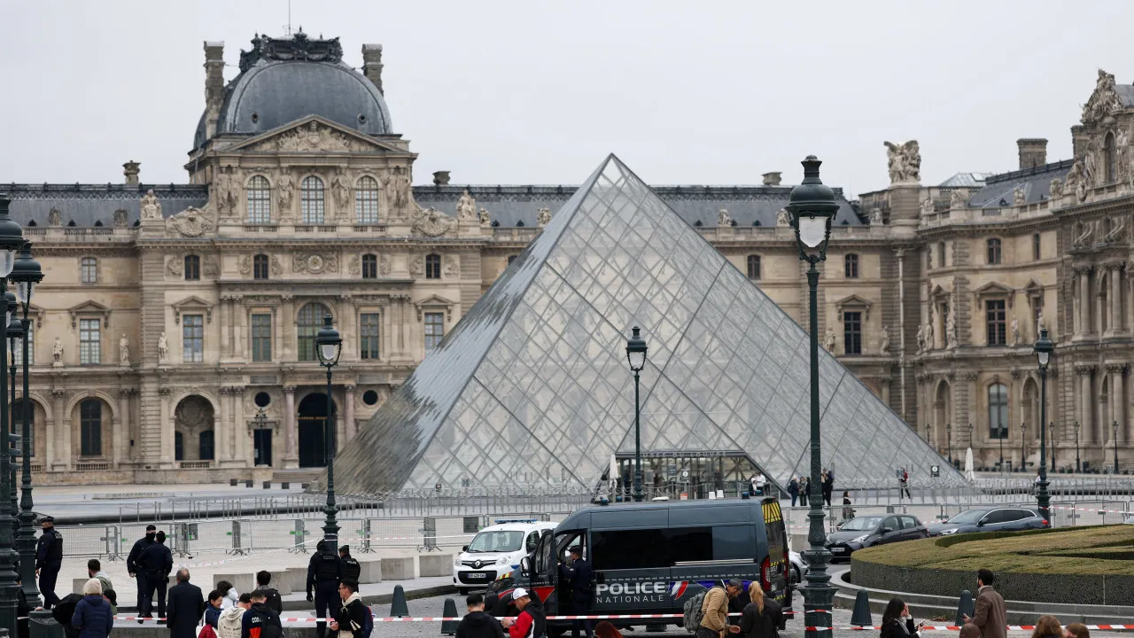 Roubo relâmpago no Louvre: sete minutos, DNA e uma crise que abalou a França