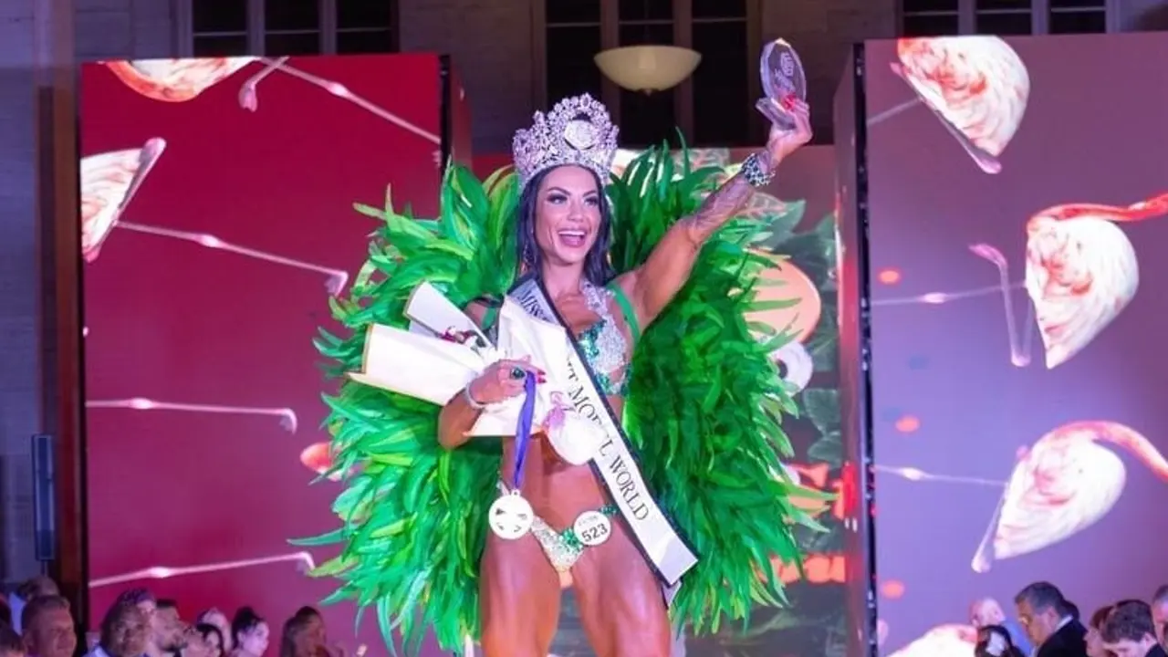 Campeã brasileira de fisiculturismo coloca aviso inusitado na porta de casa para o Halloween nos EUA