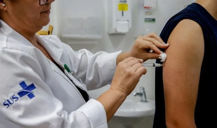 Maranguape (CE) e Nova Lima (MG) iniciam vacinação piloto contra dengue com dose única