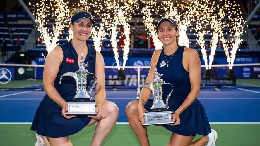 Luísa Stefani e Gabriela Dabrowski vencem WTA 1000 de Dubai nas duplas