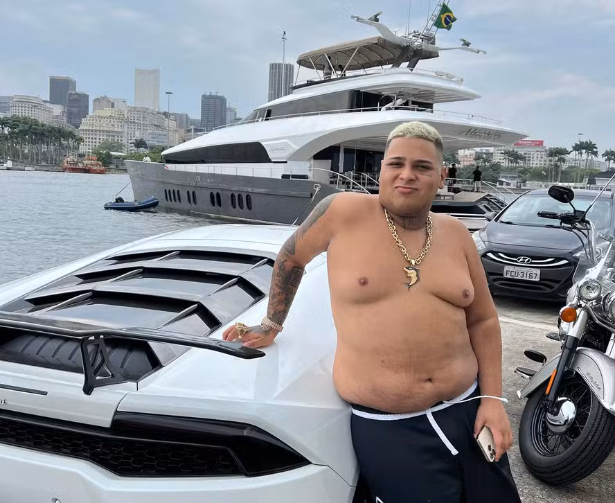 Quem é MC Ryan SP? Trajetória, sucesso no funk e investigação por lavagem de dinheiro