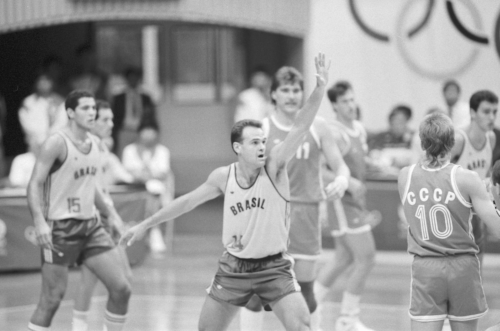 Oscar Schmidt, lenda do basquete brasileiro, morre aos 68 anos em São Paulo