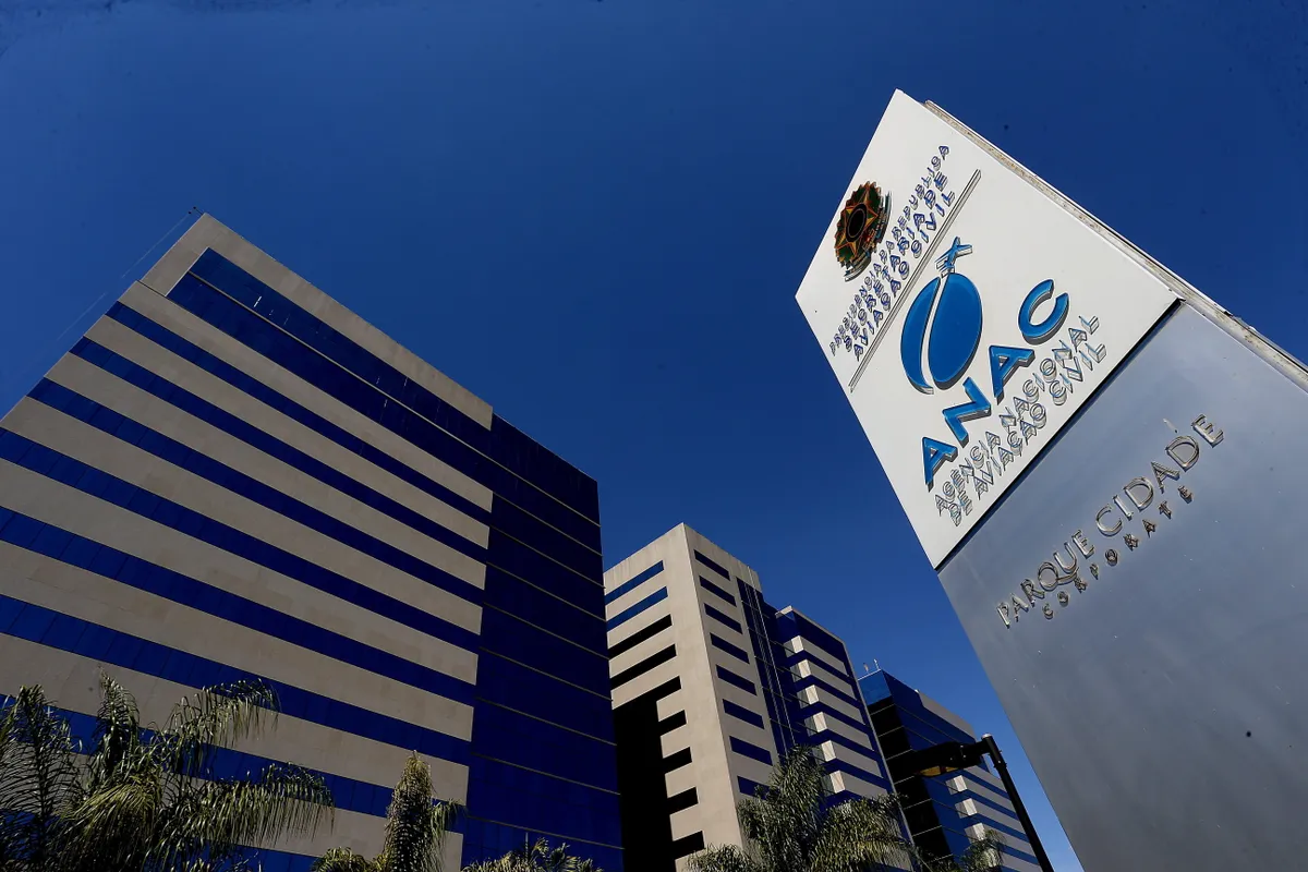 ANAC orienta aéreas a aceitar certidões digitais após recusas em embarques em São Paulo