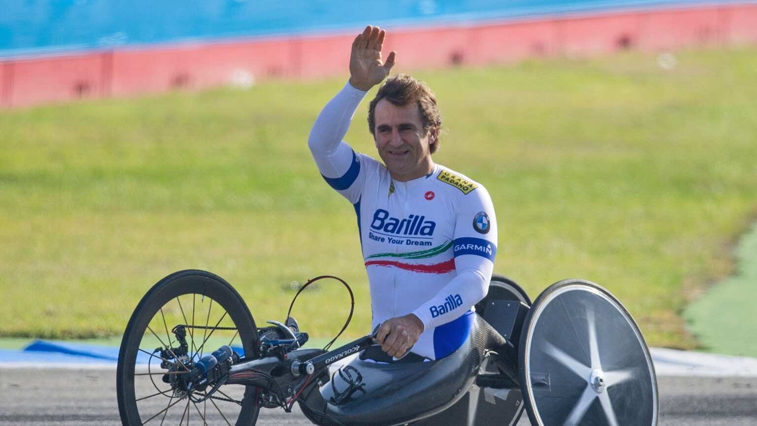 Campeão paralímpico e ícone da Indy, Alex Zanardi morre aos 59 anos