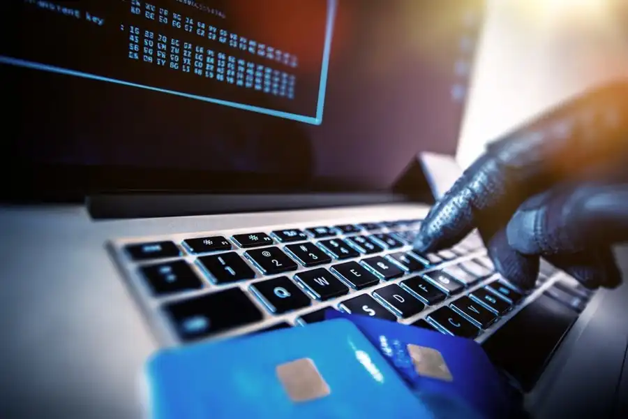 Brasileiros perdem em média mais de R$ 10 mil em fraudes digitais, segundo pesquisa da TransUnion