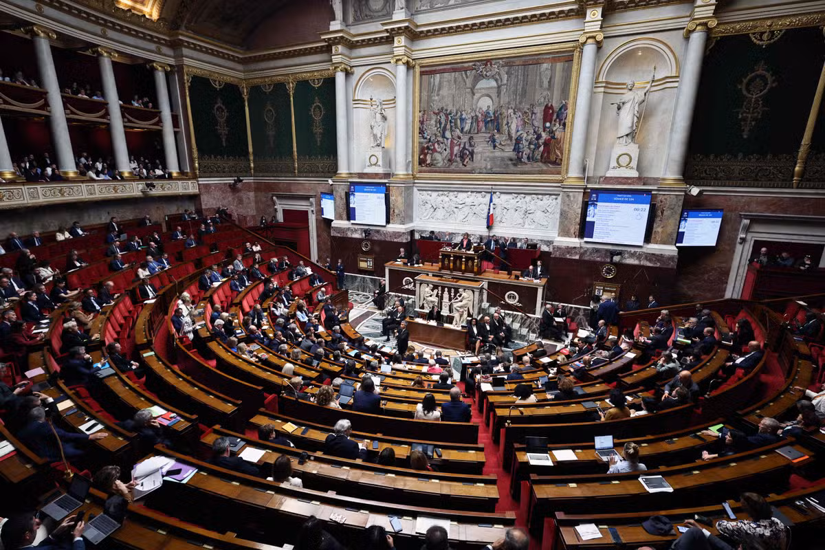 França vota lei que autoriza a eutanásia sob condições específicas
