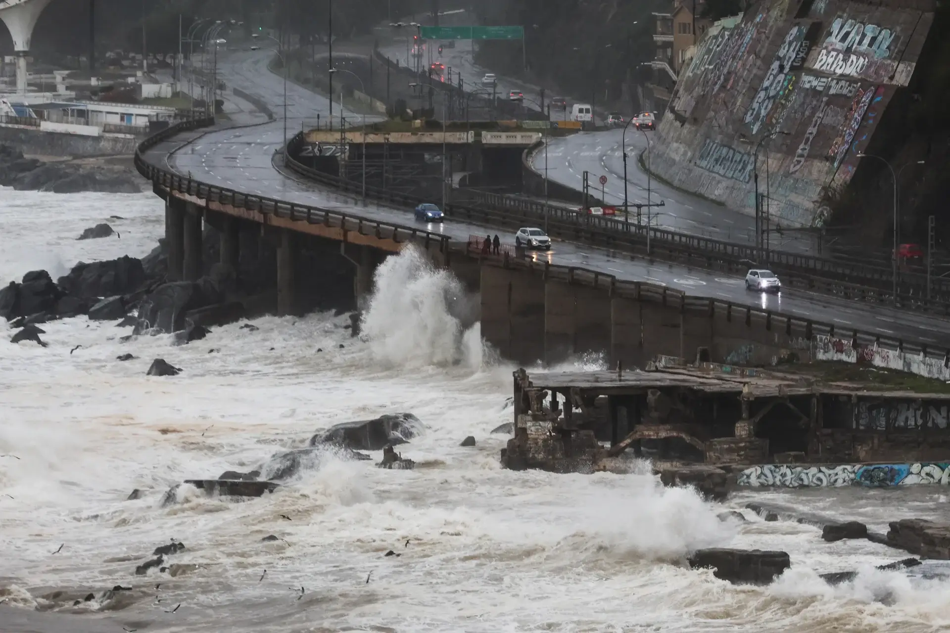 Temporal no Chile deixa cinco mortos e cerca de 100 mil pessoas isoladas