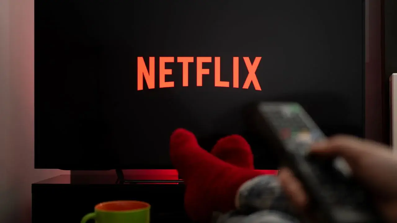 Para recuperar o engajamento, a Netflix está considerando o impensável: TV ao vivo