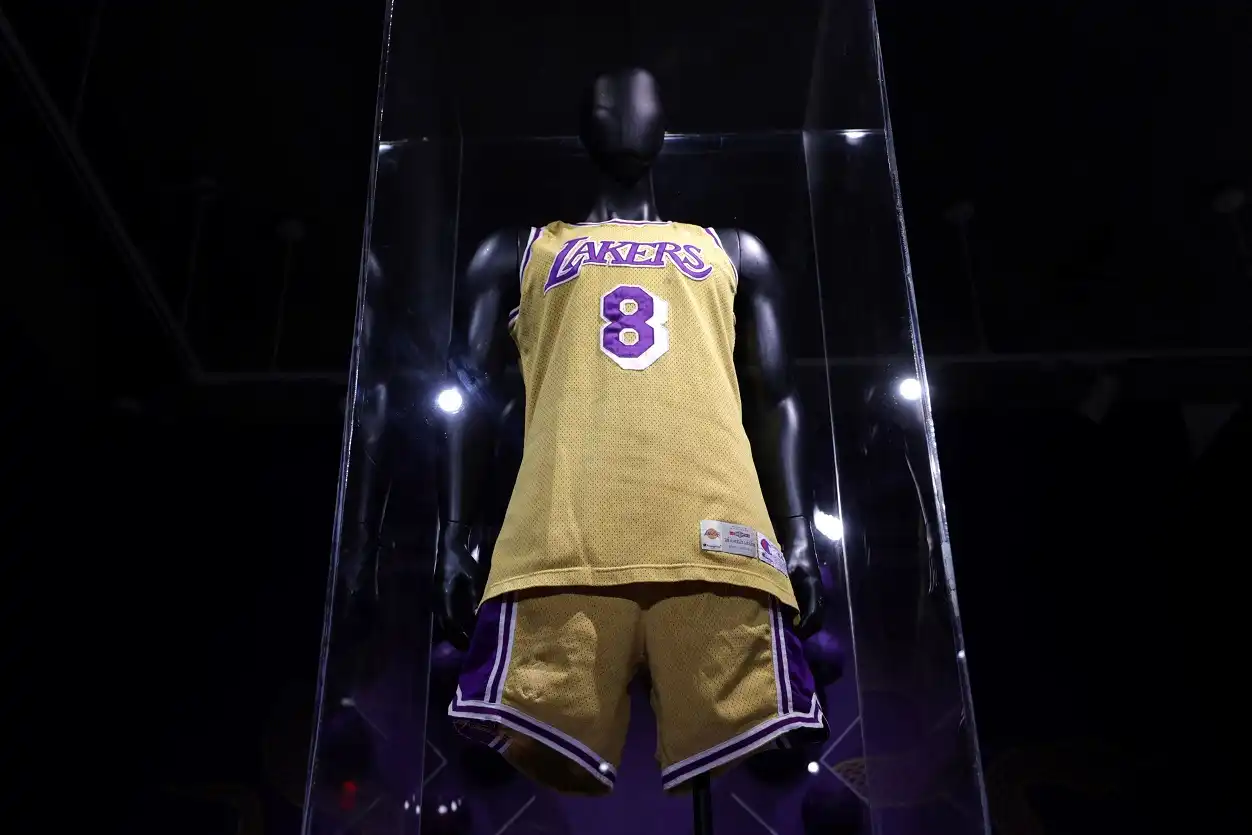 Ex-CEO da Disney e megainvestidor compram LA Lakers por mais de US$12 bilhões