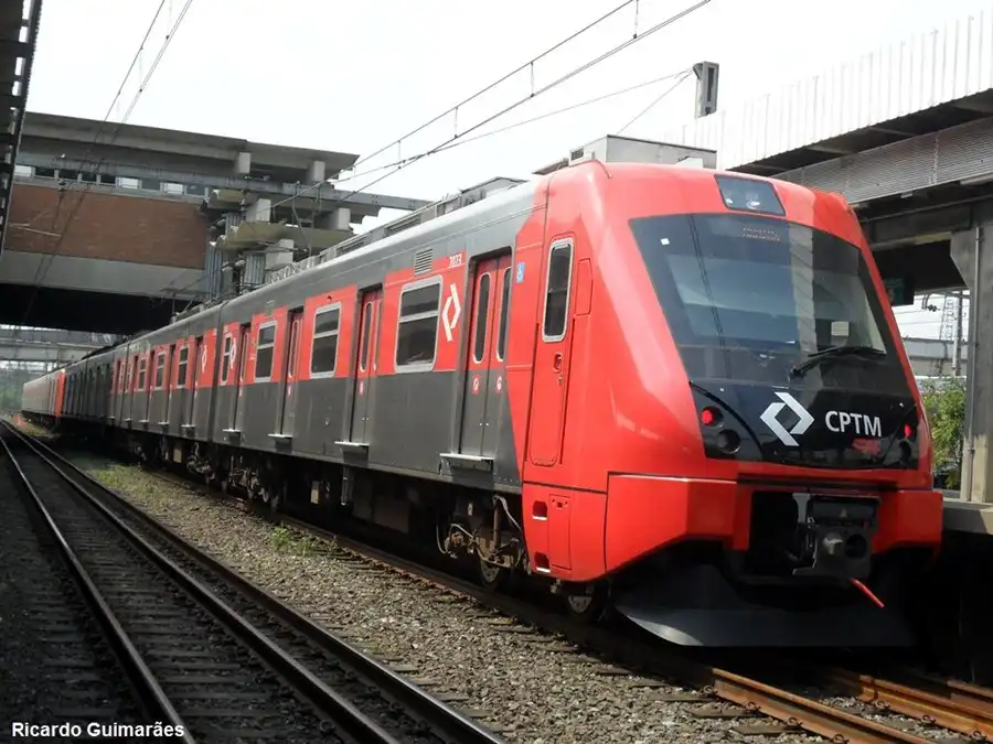 Greve da CPTM gera corrida por app 4 vezes mais cara e lotação nos trens e ônibus